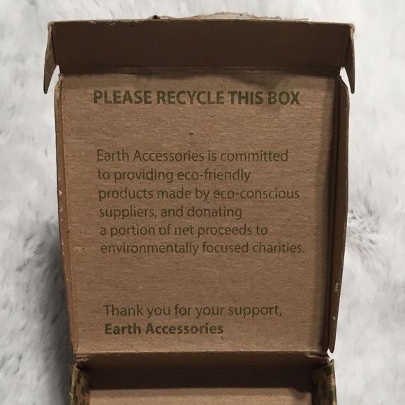 Earth Accessories Kull/Skeleton Stud Earrings New - Picture 5 of 7